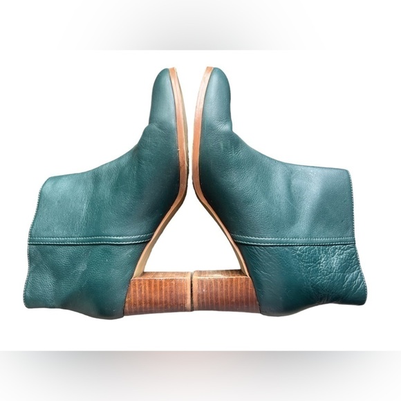 JOE FRESH green Leather Heeled Booties Size 8. - Picture 5 of 9